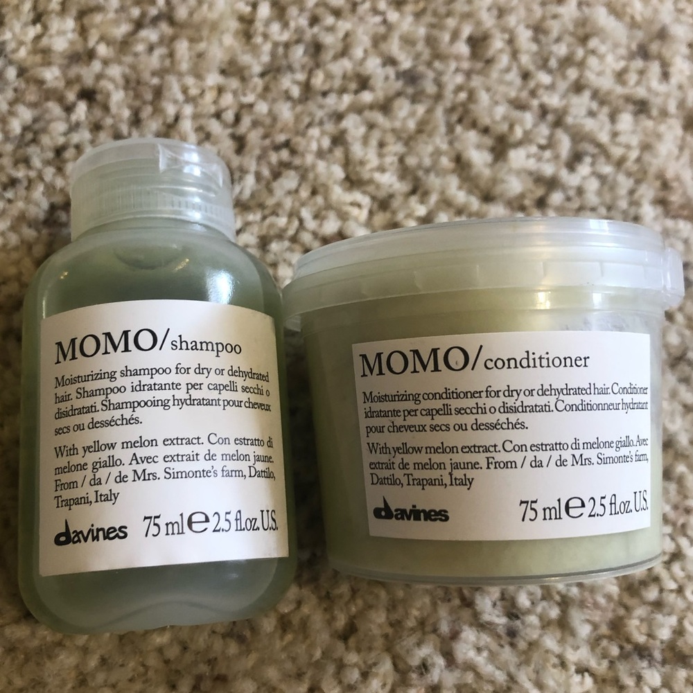 New MOMO shampoo and conditioner travel set